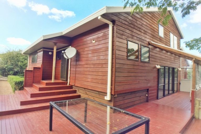 Photo of property in 4 Oystergrove Road, West Harbour, Auckland, 0618