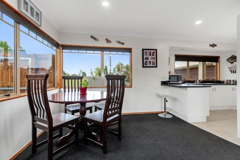 Photo of property in 53 Rototuna Road, Rototuna, Hamilton, 3210