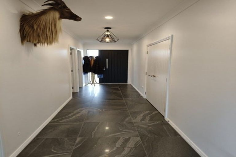 Photo of property in 28 Mcquillan Avenue, Woodend, 7610