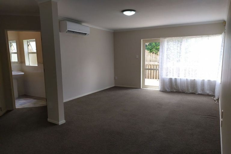 Photo of property in 9 Ryehill Close, New Lynn, Auckland, 0600