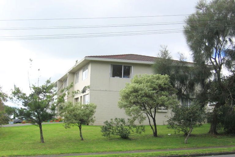 Photo of property in 3/77 West Coast Road, Glen Eden, Auckland, 0602