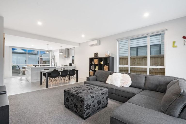 Photo of property in 8 Hakaro Way, Takanini, 2112