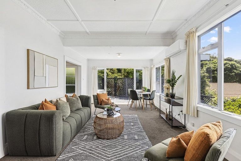 Photo of property in 24 Hungerford Road, Lyall Bay, Wellington, 6022