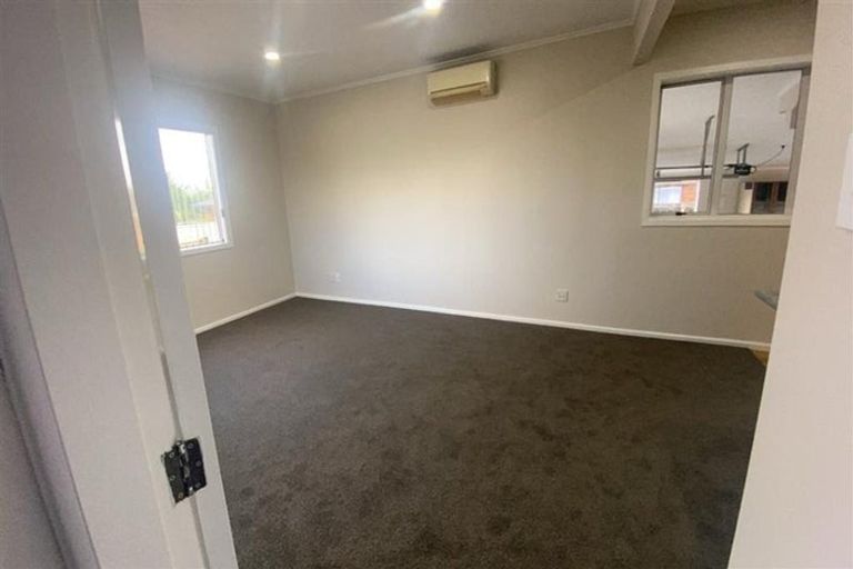 Photo of property in 61a Cambridge Terrace, Papatoetoe, Auckland, 2025
