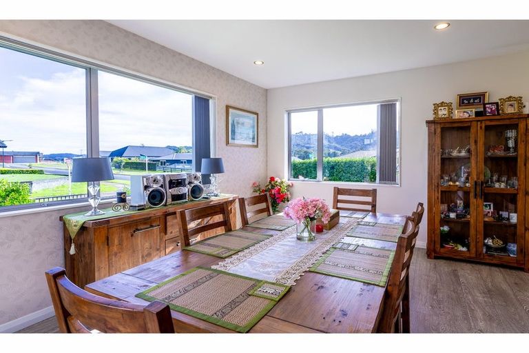 Photo of property in 6 Josh Road, Huapai, Kumeu, 0810