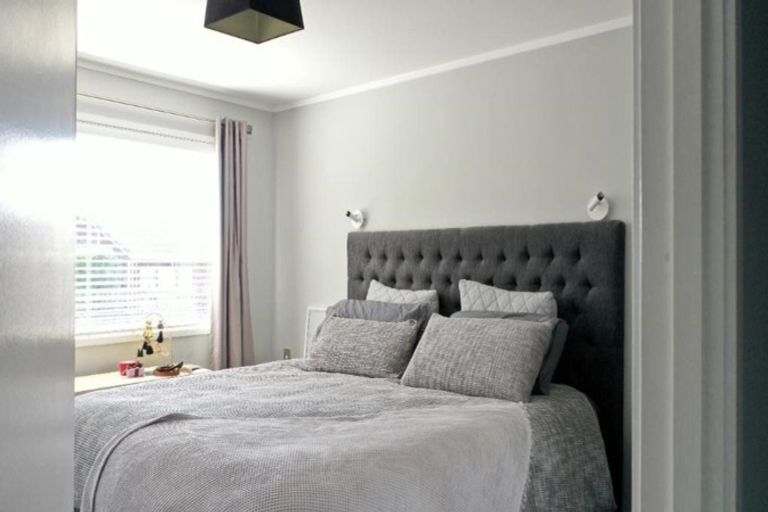 Photo of property in 2/51 Shakespeare Road, Milford, Auckland, 0620