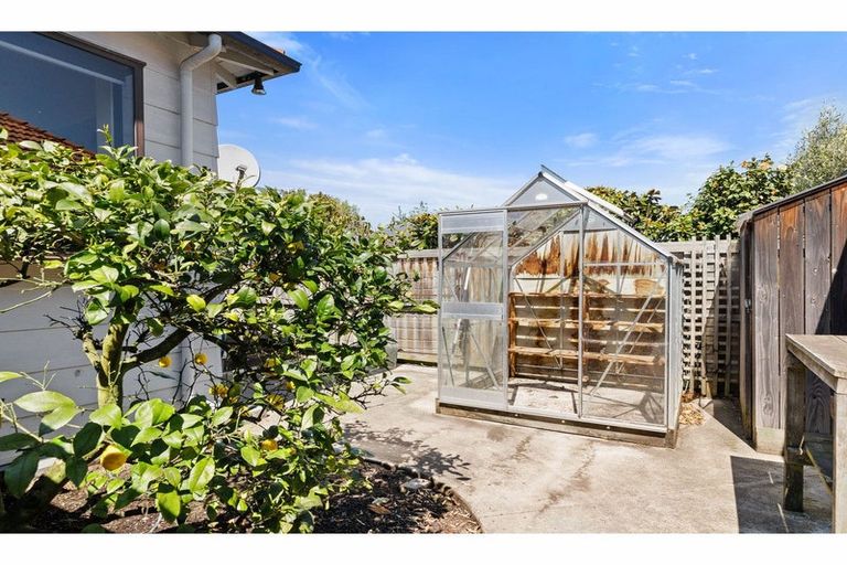 Photo of property in 90 Opawa Road, Opawa, Christchurch, 8023