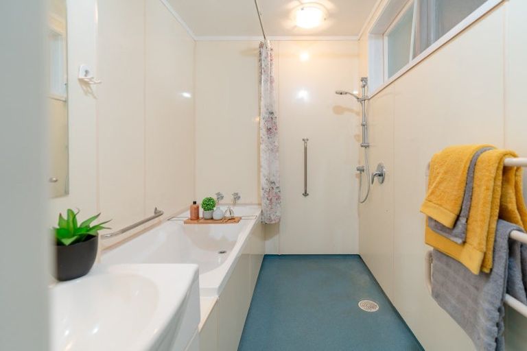 Photo of property in Kensington Apartments, 236 Oriental Parade, Oriental Bay, Wellington, 6011