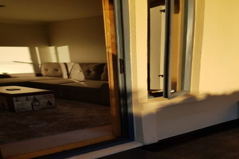 Photo of property in 12 Marina View, Paremata, Porirua, 5026