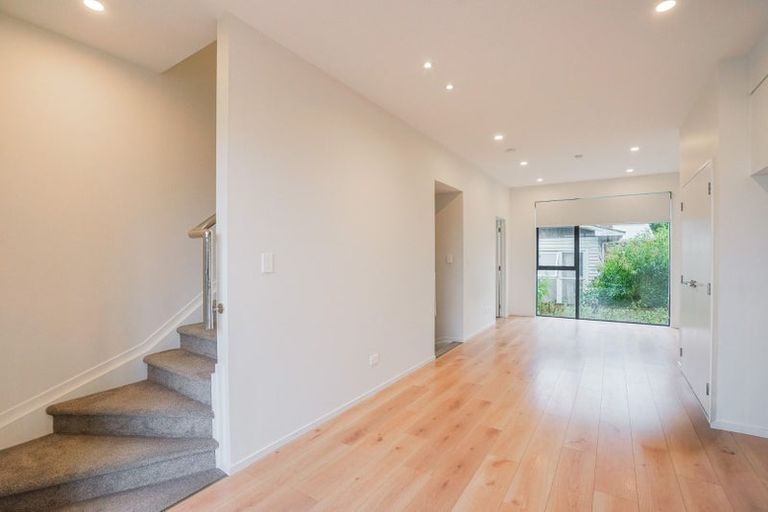 Photo of property in 2/14 Ayr Road, Pakuranga, Auckland, 2010