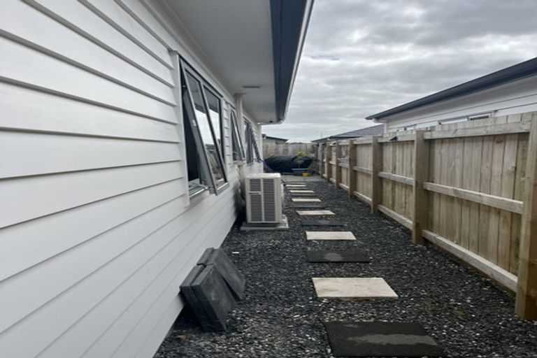 Photo of property in 16 Whareatua Avenue, Takanini, 2112