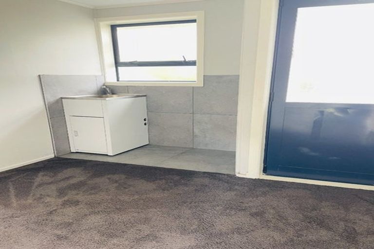 Photo of property in 40 Woodside Road, Massey, Auckland, 0614