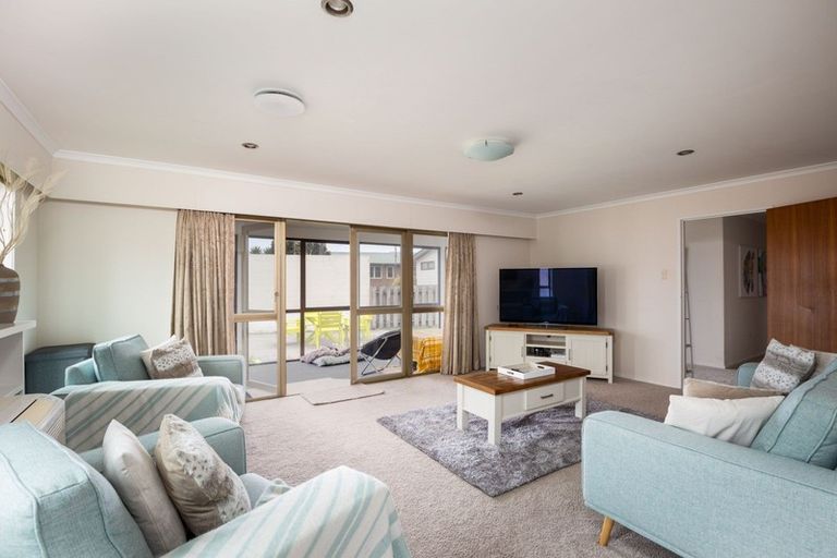 Photo of property in 72 Manu Crescent, Upper Vogeltown, New Plymouth, 4310