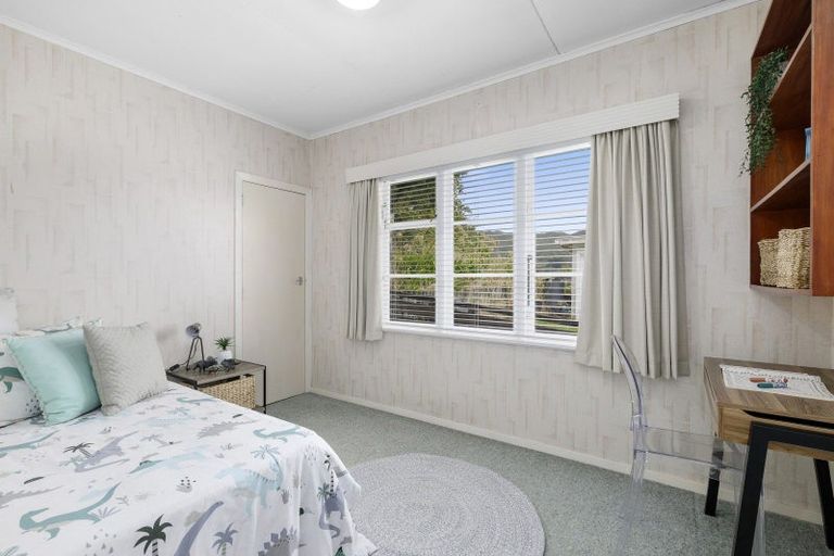 Photo of property in 214 Waddington Drive, Naenae, Lower Hutt, 5011