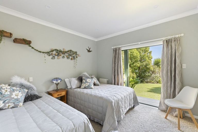Photo of property in 128 Wairau Road, Oakura, 4314