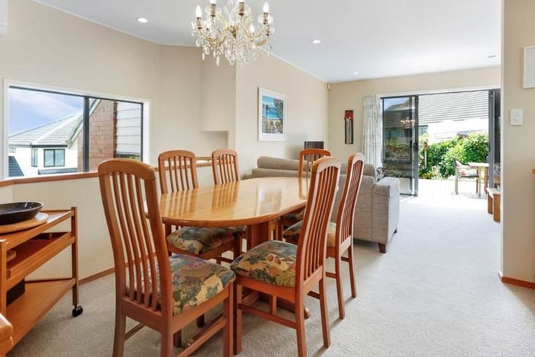 Photo of property in 18 Sharples Place, Somerville, Auckland, 2014