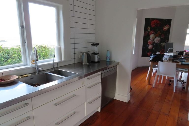 Photo of property in 16 Grosvenor Terrace, Thorndon, Wellington, 6011