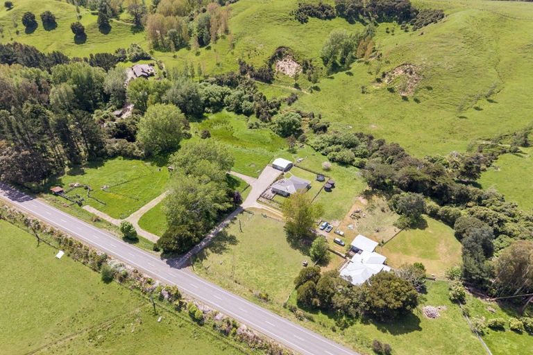 Photo of property in 131 Pahiatua Aokautere Road, Aokautere, 4471