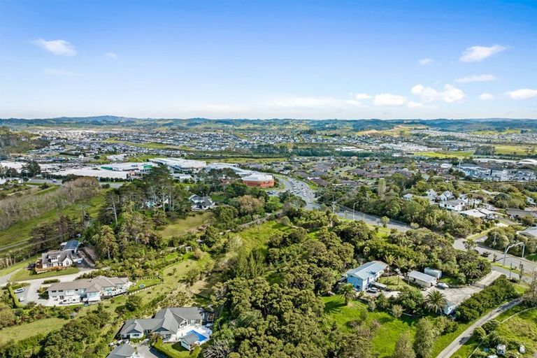 Photo of property in 9b Whangaparaoa Road, Red Beach, 0932