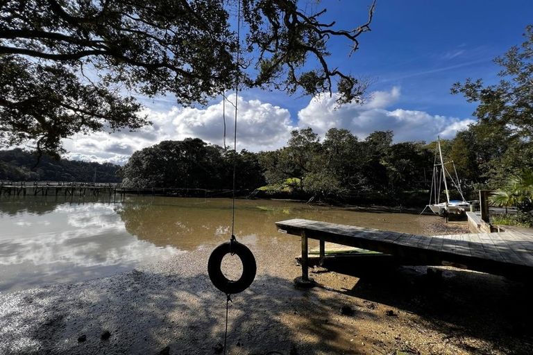 Photo of property in 24 Beach Haven Road, Beach Haven, Auckland, 0626