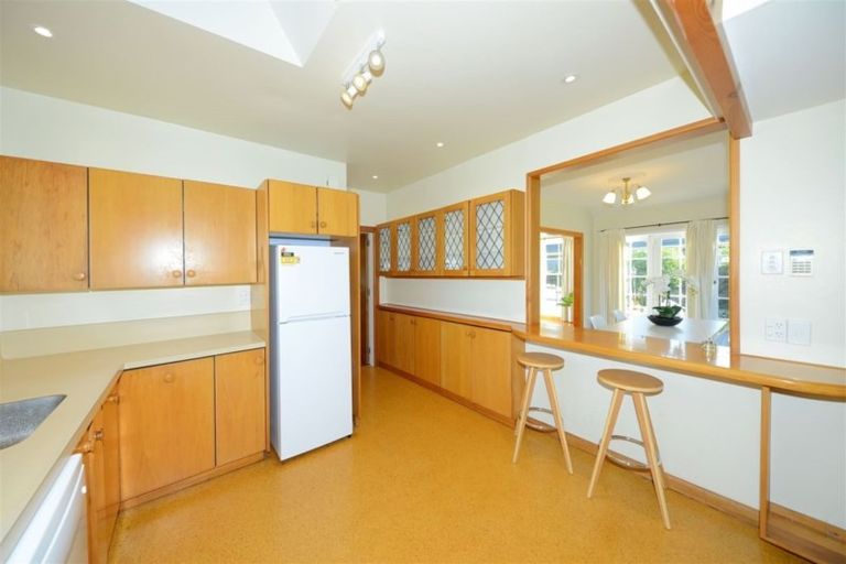 Photo of property in 118 Memorial Avenue, Burnside, Christchurch, 8053