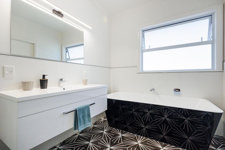 Photo of property in 7 Goodwyn Crescent, Hokowhitu, Palmerston North, 4410