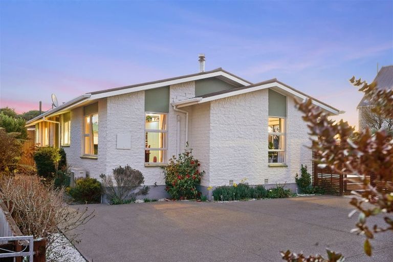 Photo of property in 10b Karlaw Place, Parklands, Christchurch, 8083