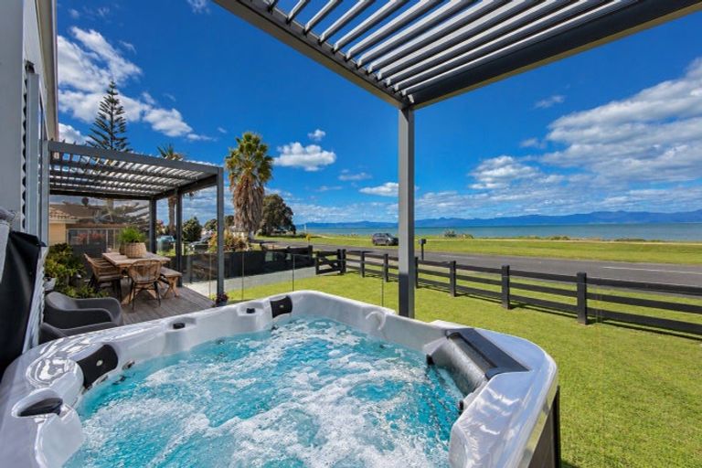 Photo of property in 989 East Coast Road, Kaiaua, Miranda, 2473