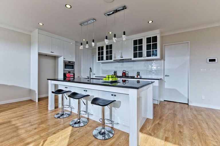 Photo of property in 60 Huntington Park Drive, Greenhithe, Auckland, 0632