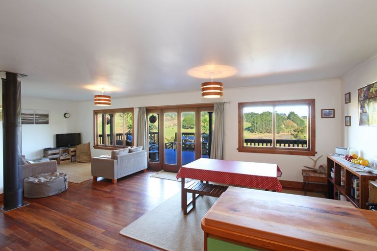 Photo of property in 11 Robertson Street, Raglan, 3225