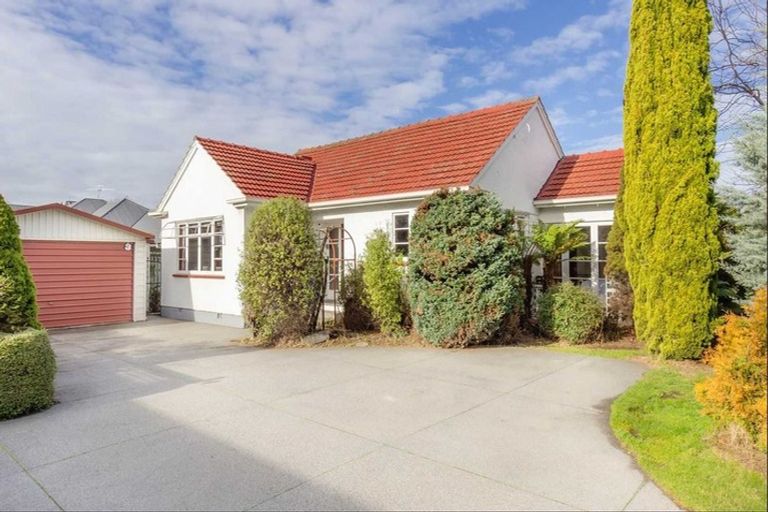 Photo of property in 8 Dalton Place, Burnside, Christchurch, 8053