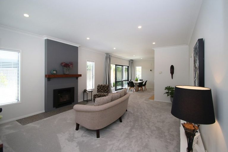 Photo of property in 27 Lakemere Way, Kinloch, Taupo, 3377