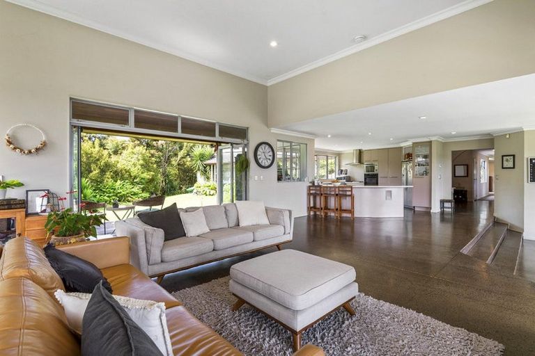 Photo of property in 5 Chatham Avenue, Paremoremo, Auckland, 0632