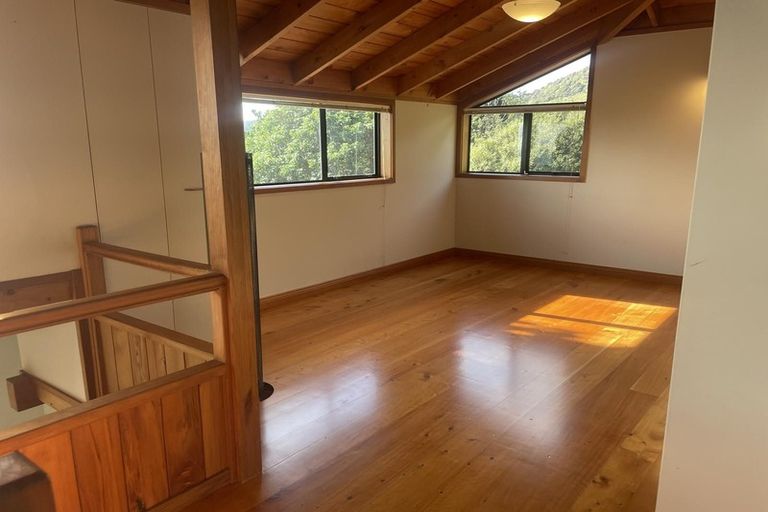 Photo of property in 18 Rayner Road, Piha, New Lynn, 0772