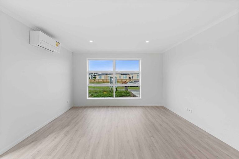 Photo of property in 19 Uatoto Road, Clarks Beach, 2122