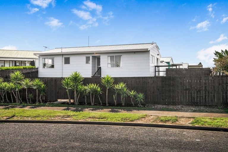 Photo of property in 1/10 Kennington Drive, Clendon Park, Auckland, 2103