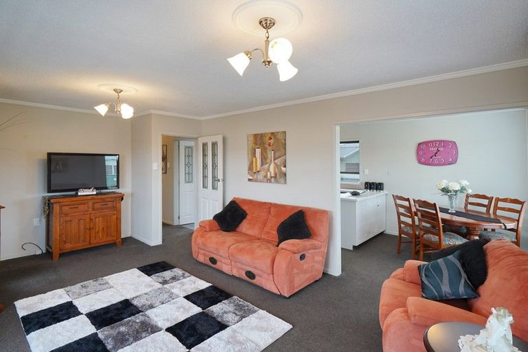 Photo of property in 4 Burnridge Place, Belfast, Christchurch, 8051