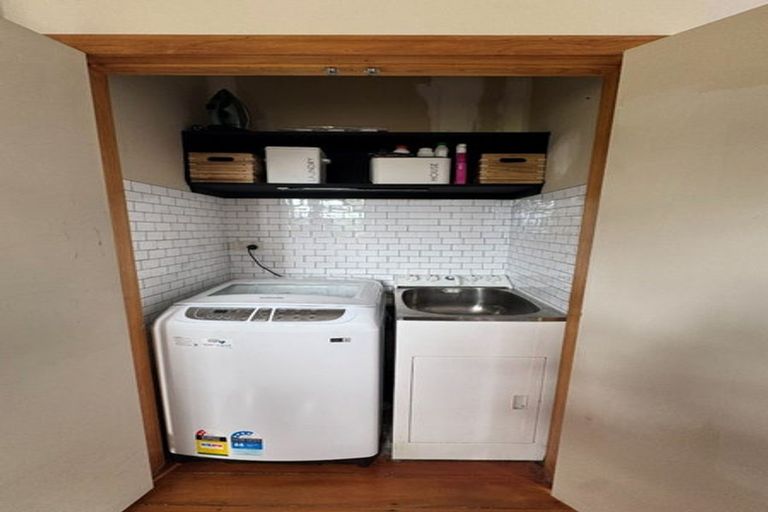 Photo of property in 9 Durham Crescent, Palmerston North, 4414