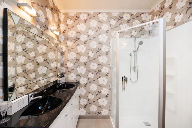 Photo of property in 291 Napier Road, Kelvin Grove, Palmerston North, 4470