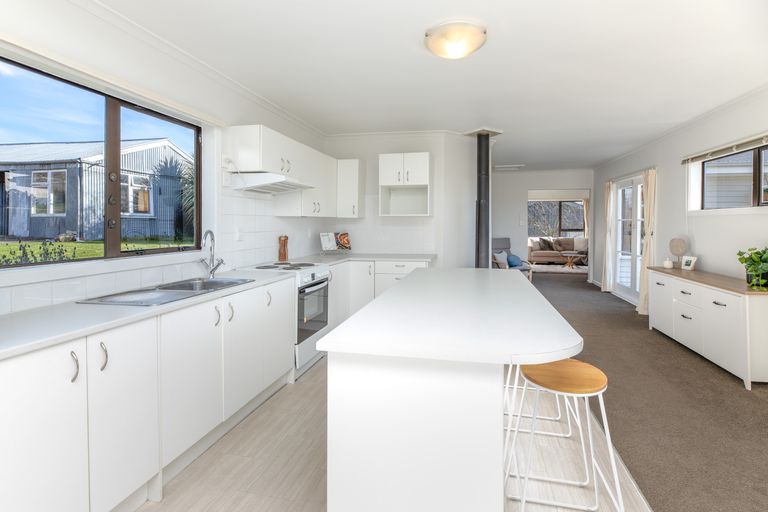 Photo of property in 19 Oxford Street, Waikari, 7420