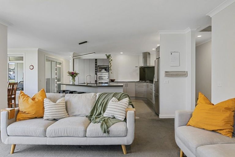 Photo of property in 19 Montgomery Crescent, Kinloch, Taupo, 3377