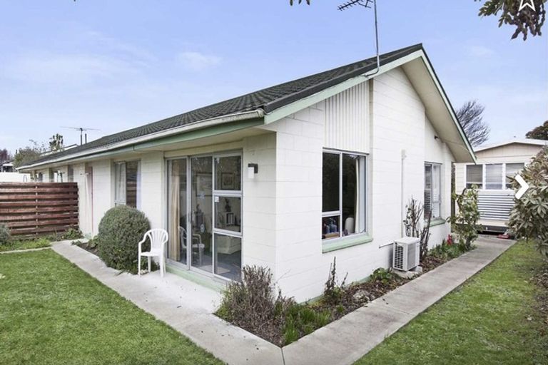 Photo of property in 2/139 Weston Road, St Albans, Christchurch, 8052