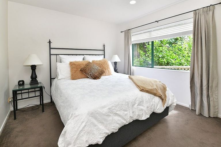 Photo of property in 16 Dee Place, Torbay, Auckland, 0630