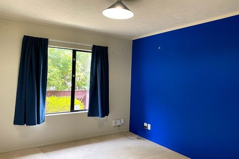 Photo of property in 69 Woodhouse Avenue, Karori, Wellington, 6012