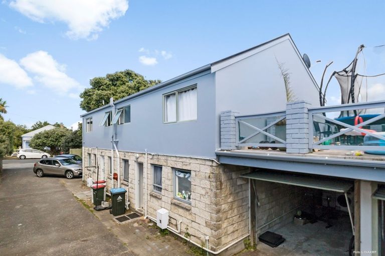 Photo of property in 2/21 Grove Road, Sandringham, Auckland, 1025