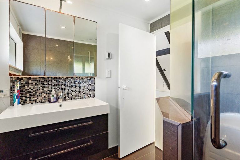 Photo of property in 32 Lanigan Street, Birkdale, Auckland, 0626