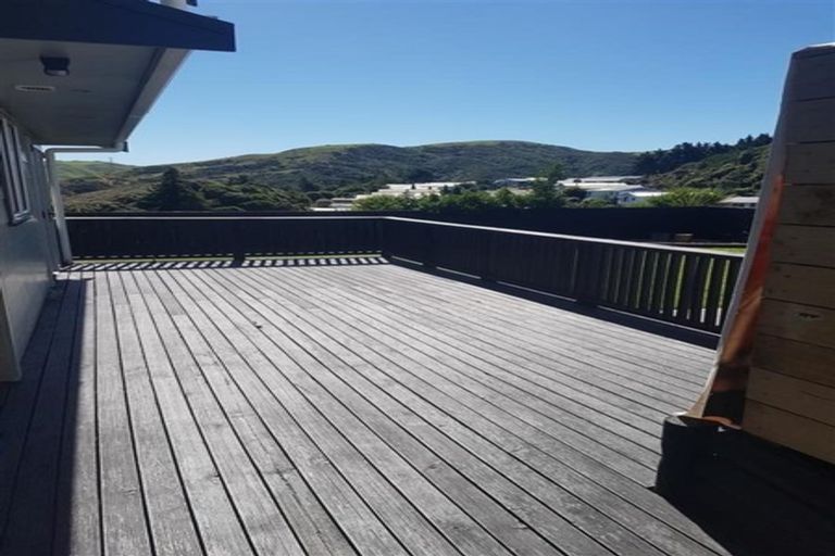 Photo of property in 18 Tarras Grove, Kelson, Lower Hutt, 5010
