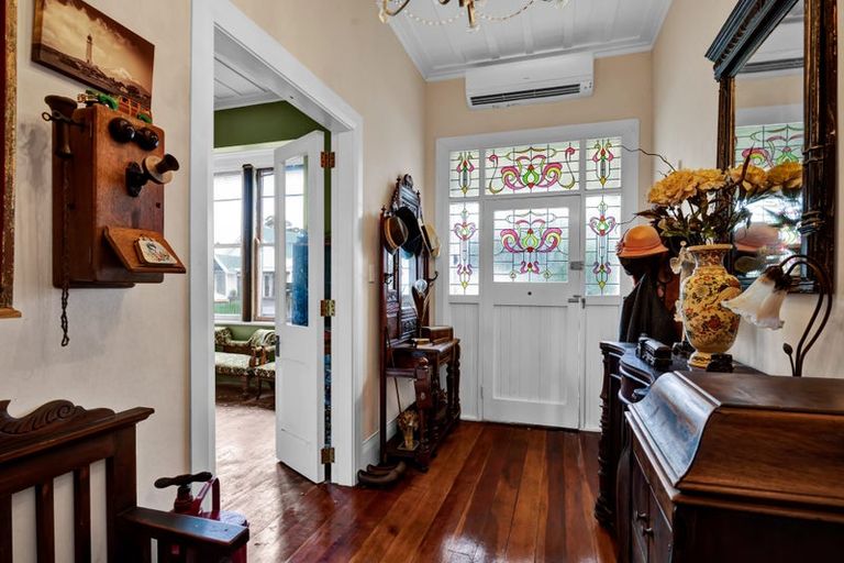 Photo of property in 194 High Street, Eltham, 4322