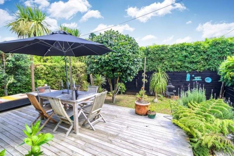 Photo of property in 182 Hutchinson Avenue, New Lynn, Auckland, 0600