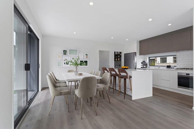 Photo of property in 16 Riria Crescent, Takanini, 2112